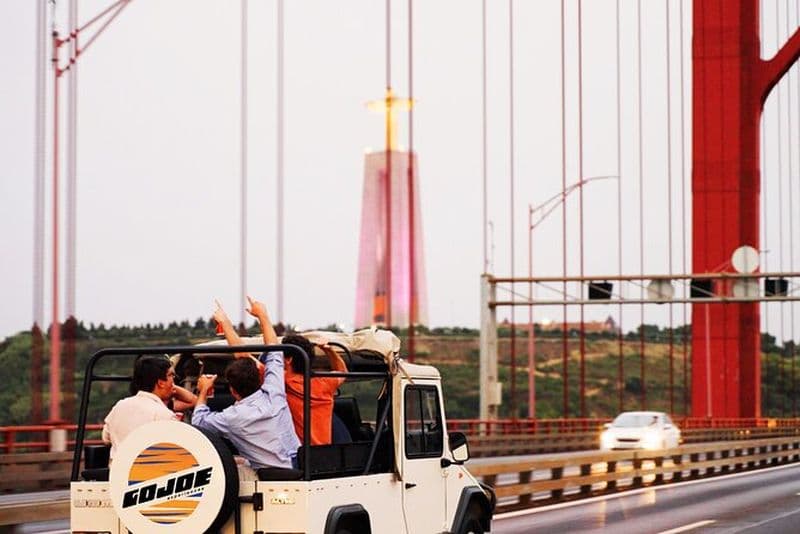 LISBONNE COUCHER DE SOLEIL À LA NUIT en Jeep Vintage avec NOURRITURE ET BOISSONS