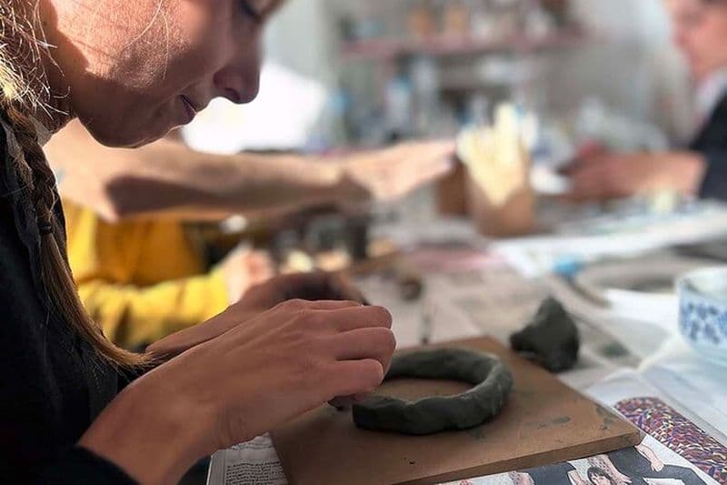 Atelier court de poterie et modelage de l'argile d'Ischia