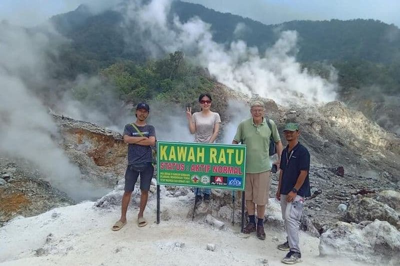 Randonnée d'une journée sur le volcan actif du mont Salak à Sukabumi