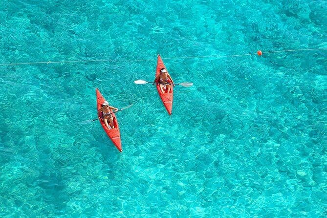 Aventure en location de kayak dans les sports nautiques de Santorin