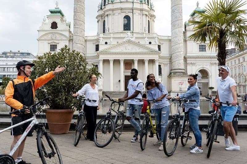 Vienne à vélo en petits groupes max 10 personnes