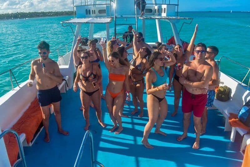 Bateau de fête exclusif à Punta Cana – Danse et boissons