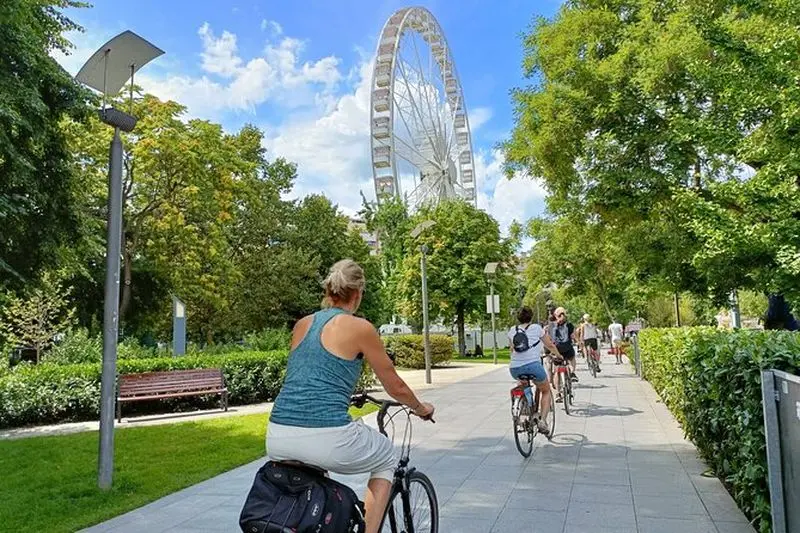 Visite à vélo et à vélo électrique de Budapest avec Goulash hongrois