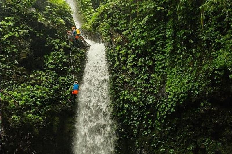 Voyage de canyoning intermédiaire à Bali "Samba canyon"
