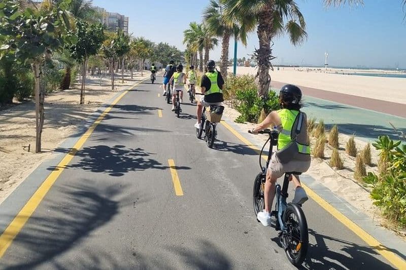 Circuit à vélo électrique de Dubaï: Explorez Burj Al Arab avec style! 