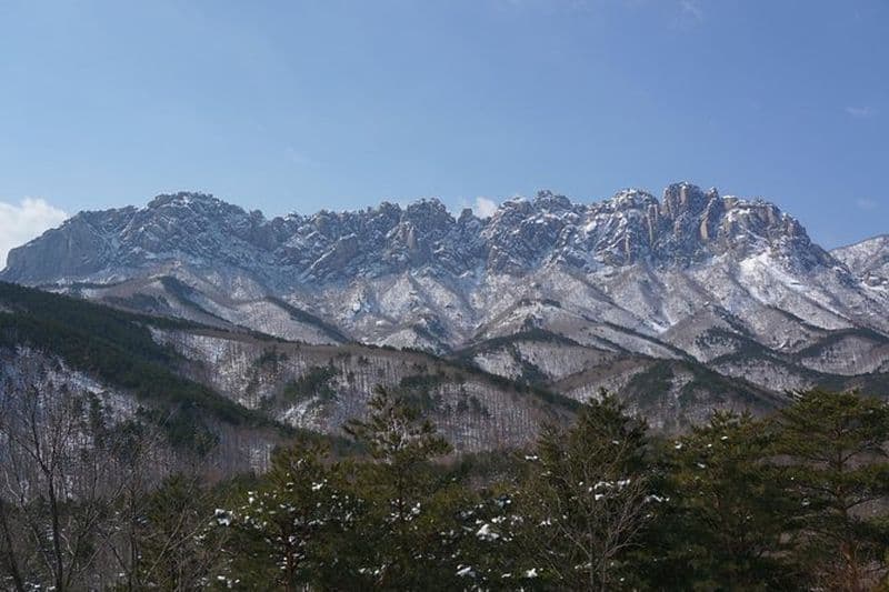 Parc national de Seoraksan Ulsanbawi en randonnée au départ de Séoul