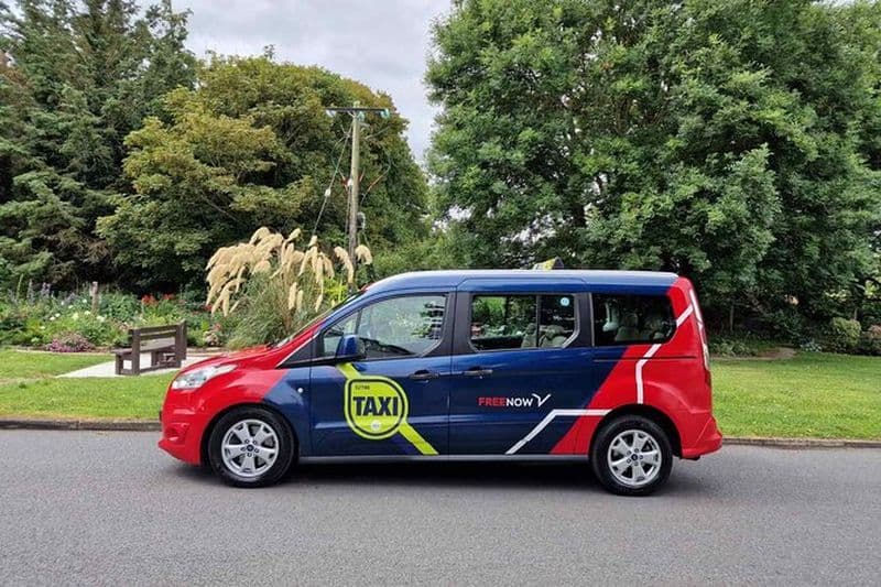 Transport privé depuis/vers l'aéroport ; visites privées - sur demande