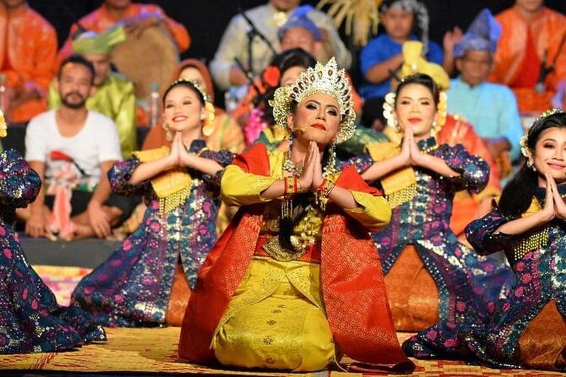 Visite guidée sur la danse et les costumes traditionnels malaisiens