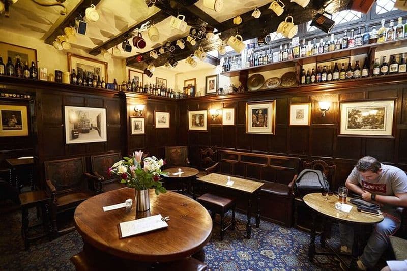 Billet Visite des pubs historiques Fantômes, goules, gin et péché