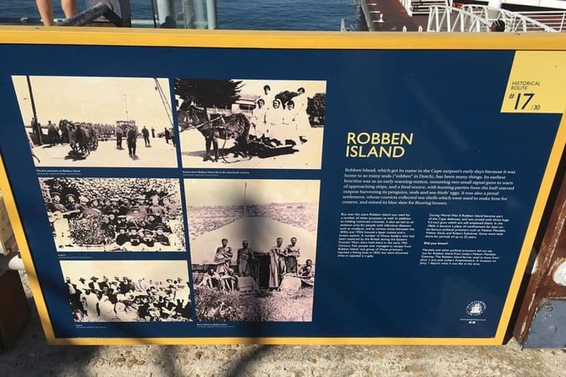 Robben Island avec des arrêts intéressants sur les traces de Mandela