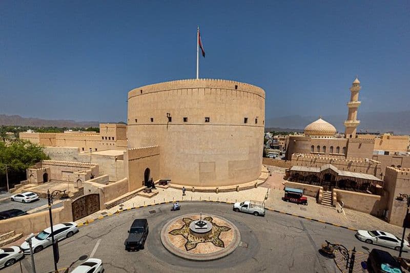Muscat: Nizwa Market & Fort, Jabel Akhdar Excursion d'une journée + déjeuner