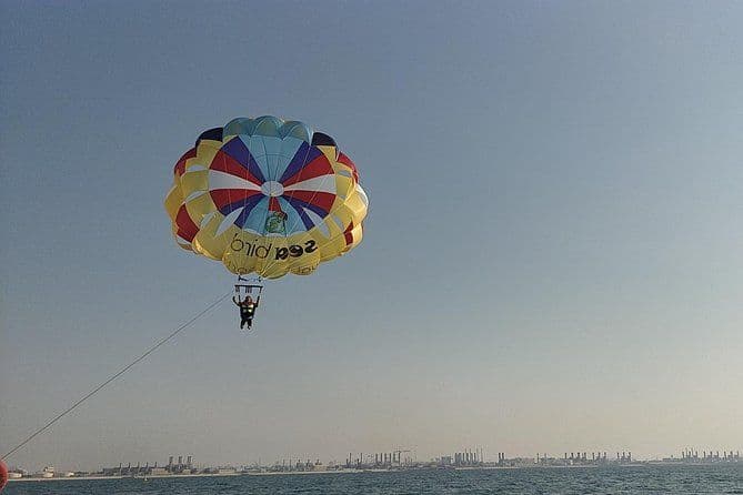 Aventure en parachute ascensionnel sur la plage de Jumeirah avec les sports nautiques Sea Bird Dubai