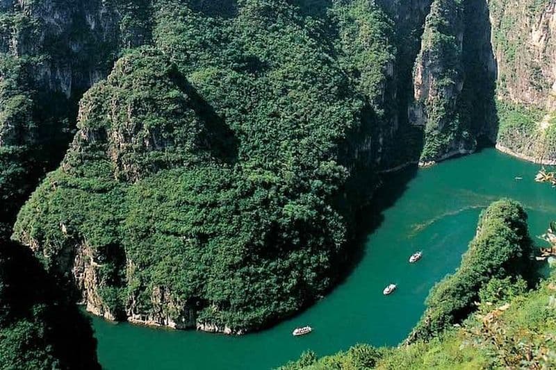 Voyage en auto-guide dans les gorges de Longqing avec un chauffeur privé parlant anglais