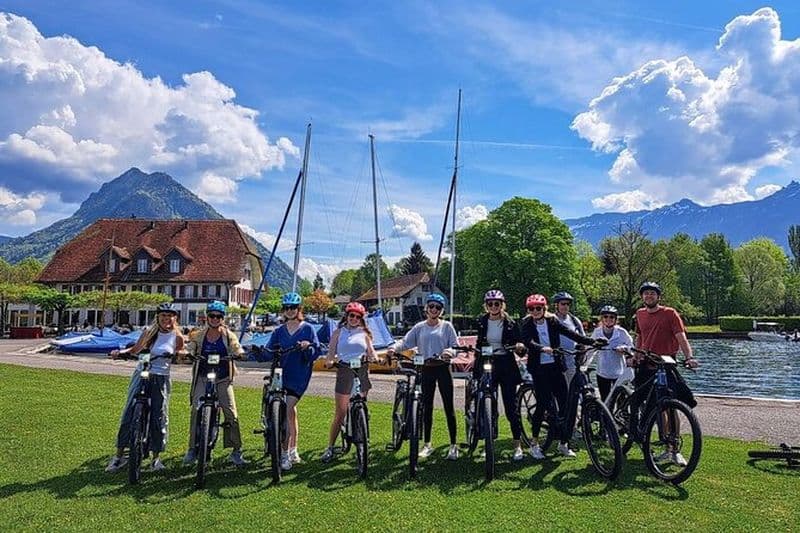 Circuit guidé de 3 heures à Interlaken en vélo électrique avec la visite d'une ferme et d'anciens villages