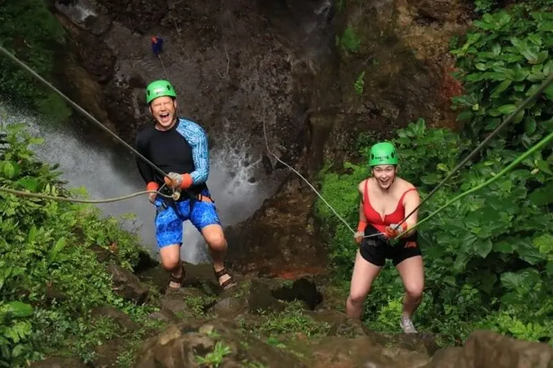 Pure Trek Canyoning : L'ultime appel des cascades à La Fortuna