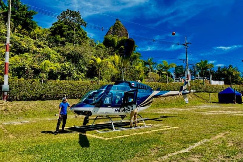 Visite privée à Guatapé avec tour en bateau en hélicoptère et Roca Peñol