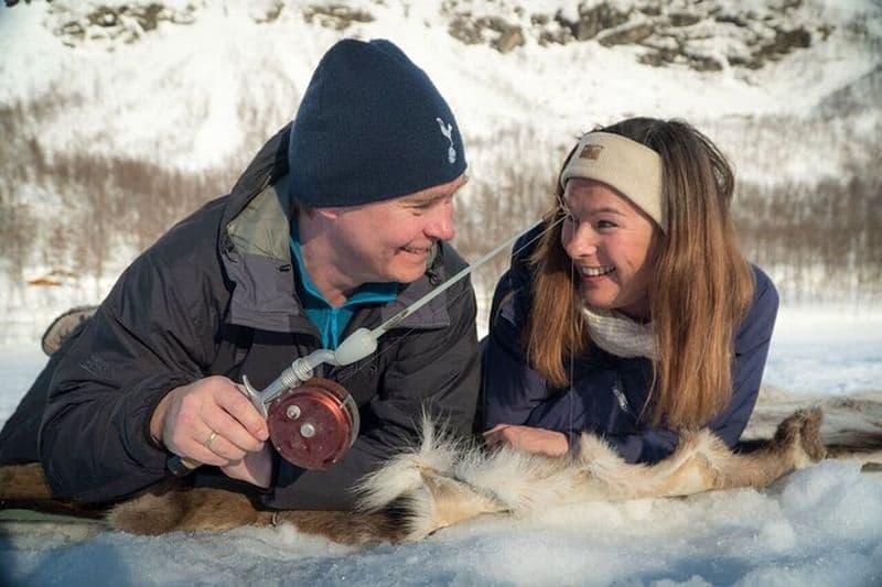 Aventure de pêche sur glace arctique à Sjursnes au départ de Tromso