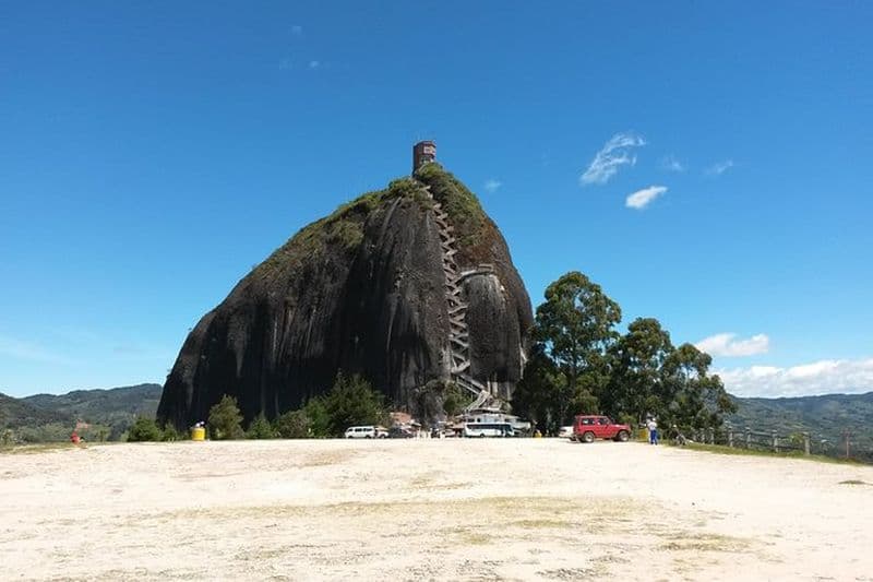 Visite partagée de Peñol Rock et de Guatape