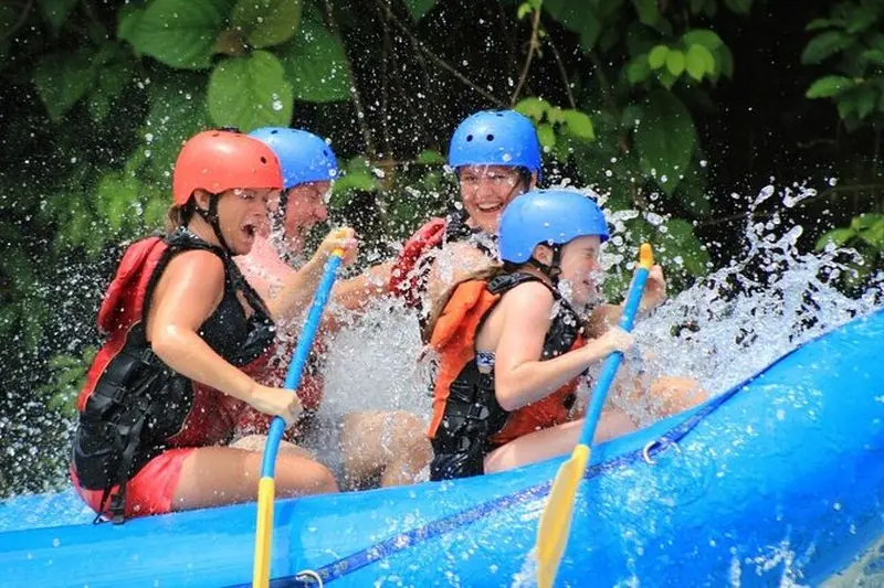 Rafting en eau vive Savegre Classe II-III plus cascade Manuel Antonio