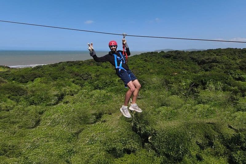 Aventure de canopée de tyrolienne au bord de l'océan à Carthagène