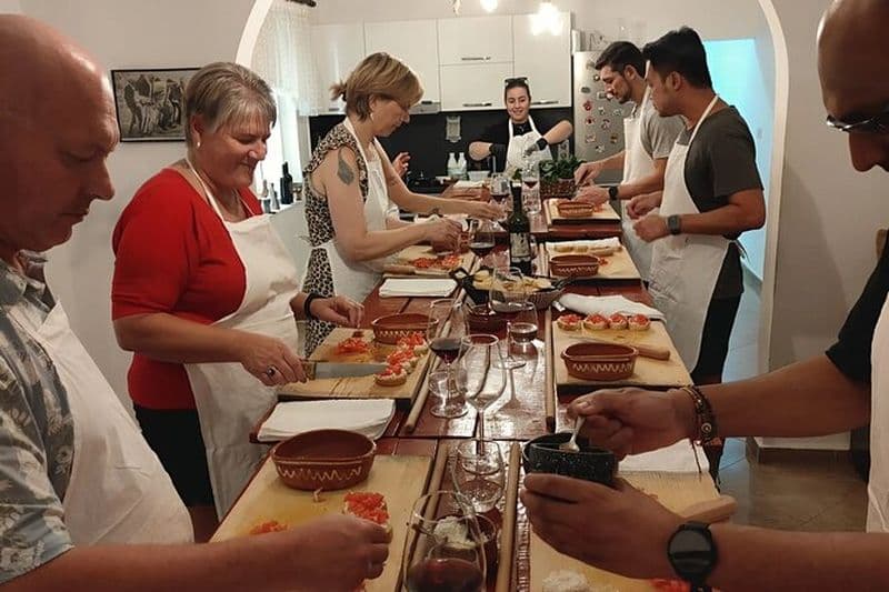 Billet Cours de cuisine et dégustation de plats traditionnels à Tirana