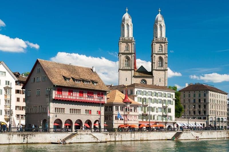 Visite de la cathédrale Grossmünster et de la vieille ville de Zurich avec billets