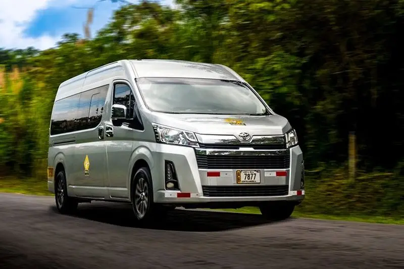 Billet Transfert privé La Fortuna à Int. Aéroport Libéria De 1 à 6 passagers