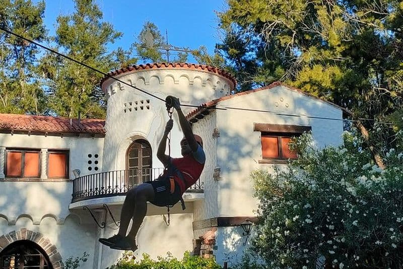 Tyrolienne et arborisme sans lignes pendant 1 journée sur les rives de la rivière Mendoza