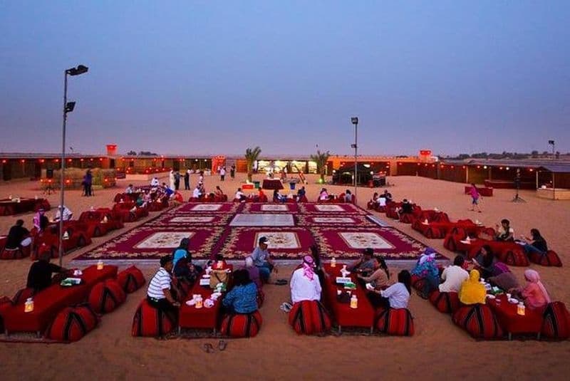 Dîner dans le désert de Dubaï avec balade à dos de chameau, dîner barbecue et danse du ventre