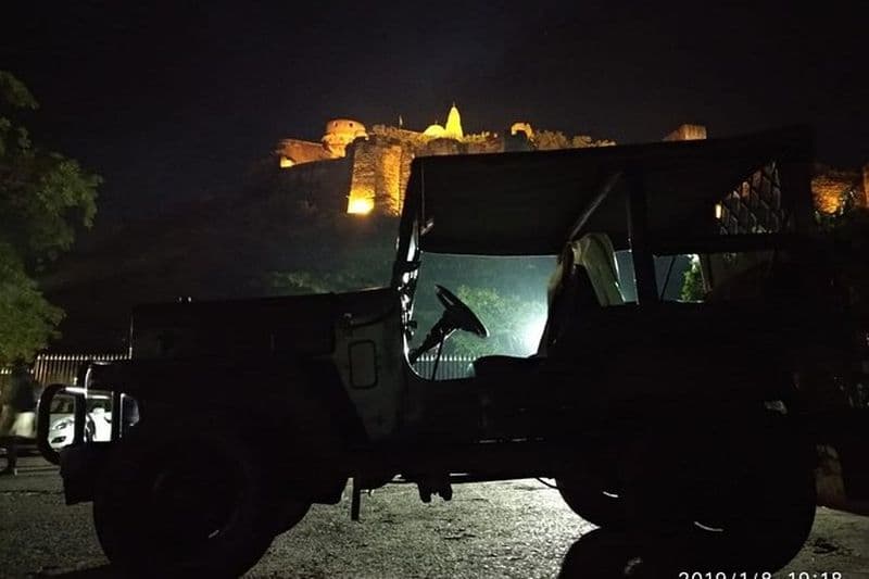 Visite nocturne en jeep ouverte
