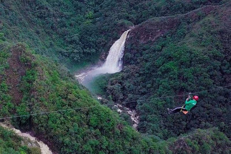 Visite privée de la plus haute tyrolienne et de la cascade géante au départ de Medellin