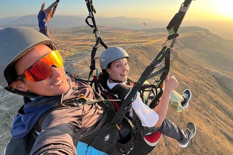 Parapente au coucher du soleil à Agafay – Vol en tandem au départ de Marrakech”