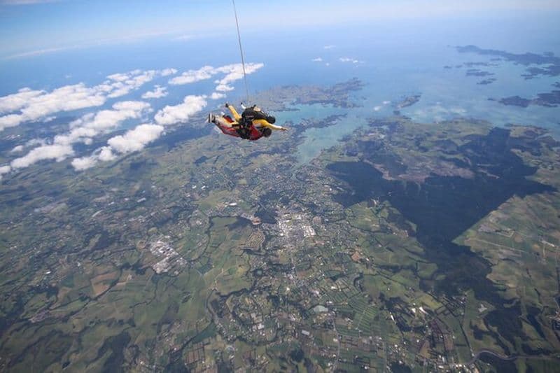 Baie des Îles : saut en parachute de 9000 pieds