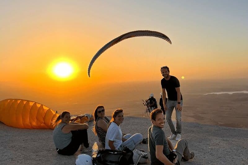 Parapente avec coucher de soleil dans le désert d'Agafay au départ de Marrakech