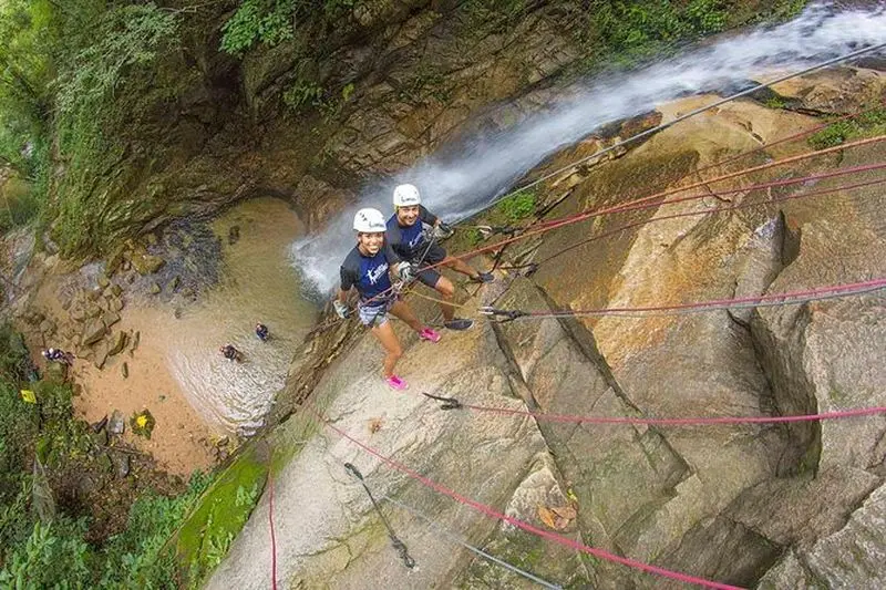 Tyrolienne de plein air, cascades et bateau rapide à Puerto Vallarta