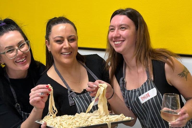 Cours de cuisine à la cuisine de la porte jaune
