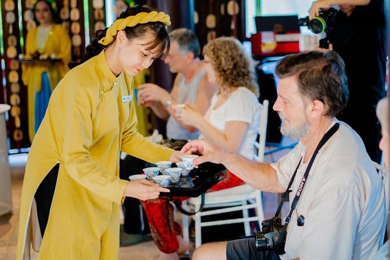 Cérémonie du thé à la mosaïque de Hue (Đông Khuyết Đài)