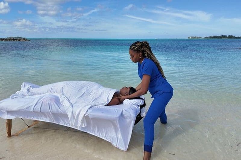Massage de luxe sur la plage à Nassau Bahamas avec transport