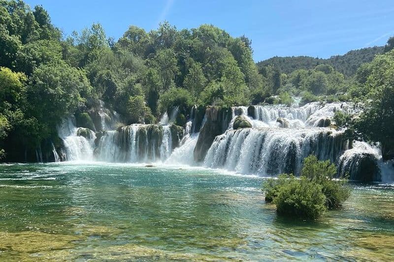 Chauffeur privé de Krka + guide jusqu'à 8 personnes de Zadar