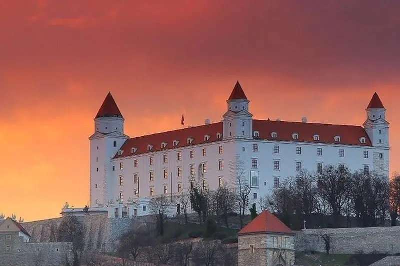 Visite à pied de Bratislava avec bonus et château 3€ + Astuce, enfants gratuits