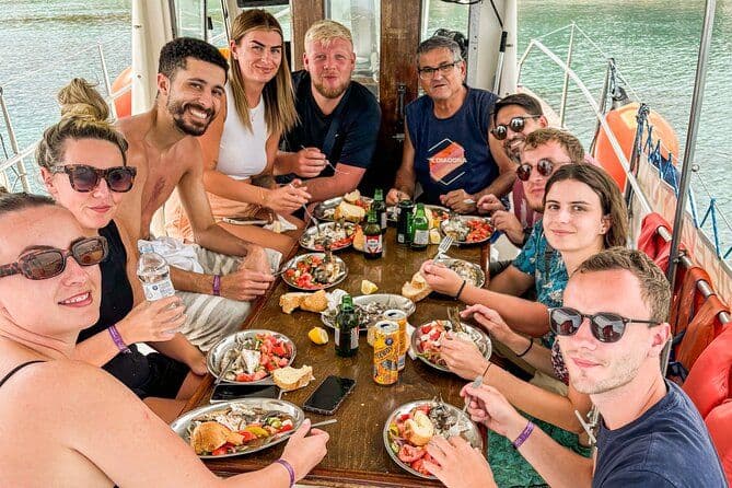 Capitaine Manolis Pêche avec barbecue sur le bateau