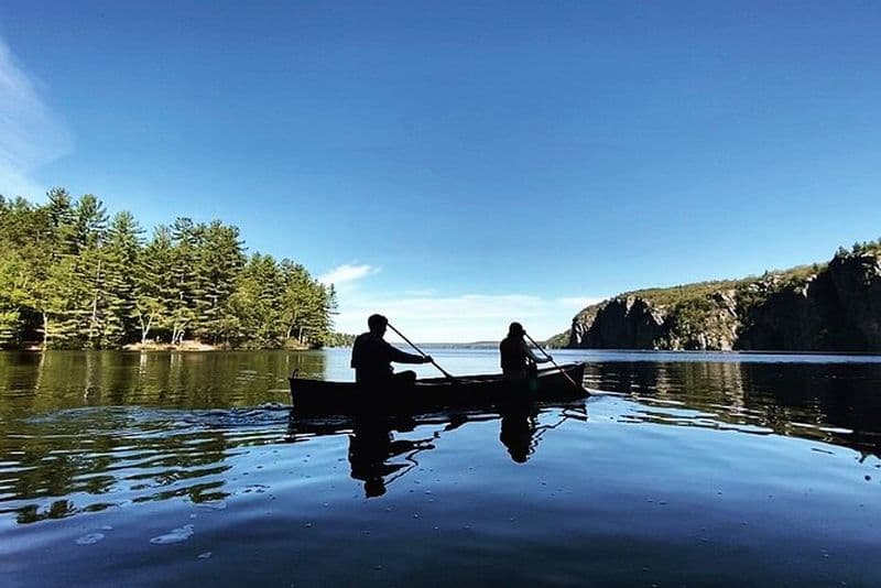 Aventure de canoë et de natation à Bon Echo