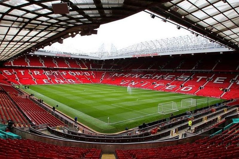 Match de football avec l'équipe Manchester United au stade Old Trafford