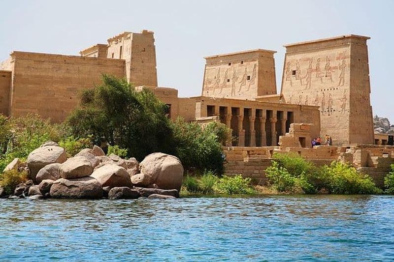 Assouan: visite guidée privée du haut barrage, de l'obélisque et du temple de Philae en bateau