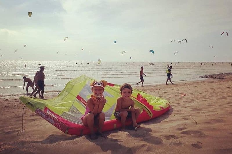 Cours de kitesurf et surf. Individuels et groupes. Dérivés