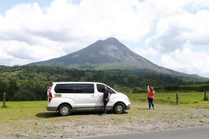 Transfert privé depuis / vers l'aéroport de Liberia vers la région de La Fortuna (volcan Arenal)