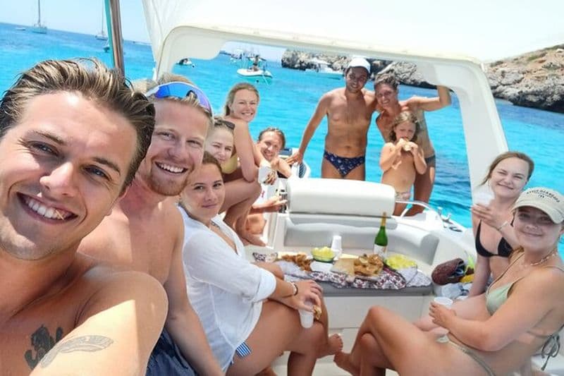 Excursion en bateau pneumatique Favignana, dégustation de vins, plongée en apnée et détente