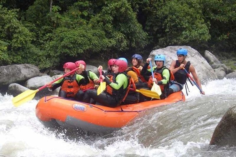 Rafting + Canopy + Canyoning = Offre spéciale vacances. Pour une journée