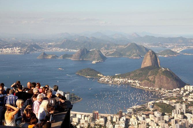 Offre combinée à Rio de Janeiro : croisière dans la baie de Guanabara avec déjeuner-barbecue et la statue du Christ Rédempteur avec l'escalier Selaron et le Pain de Sucre