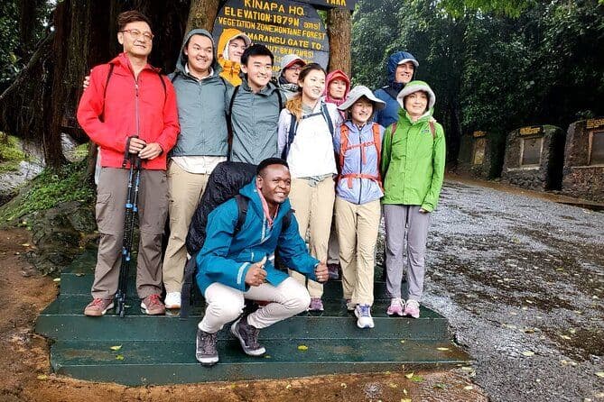 Expérience de randonnée privée d'une journée complète sur la route de Marangu